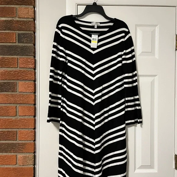 Neiman Marcus striped dress - Picture 2 of 4